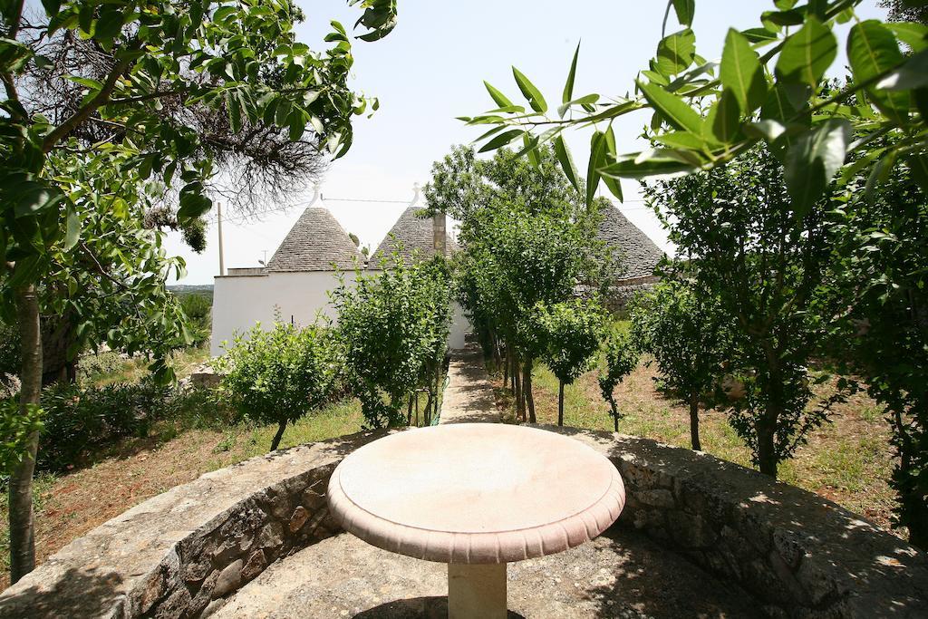 Trulli Convertini Локоротондо Стая снимка