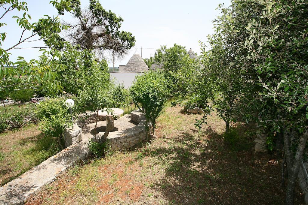 Trulli Convertini Локоротондо Стая снимка