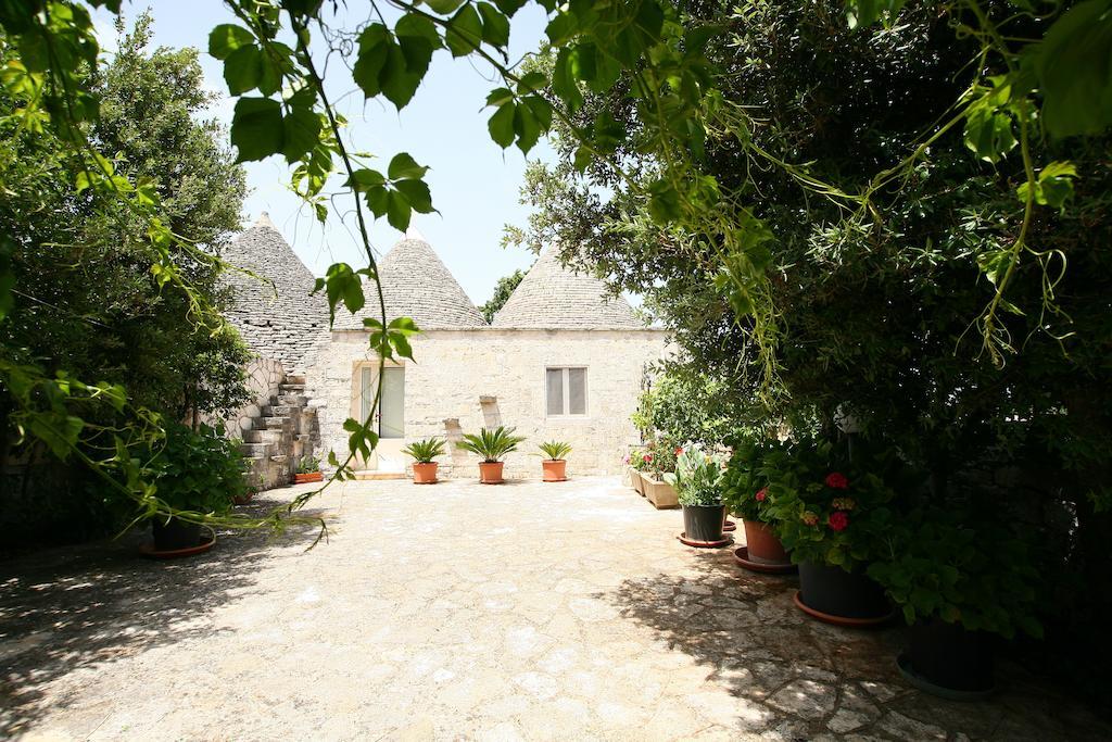 Trulli Convertini Локоротондо Стая снимка
