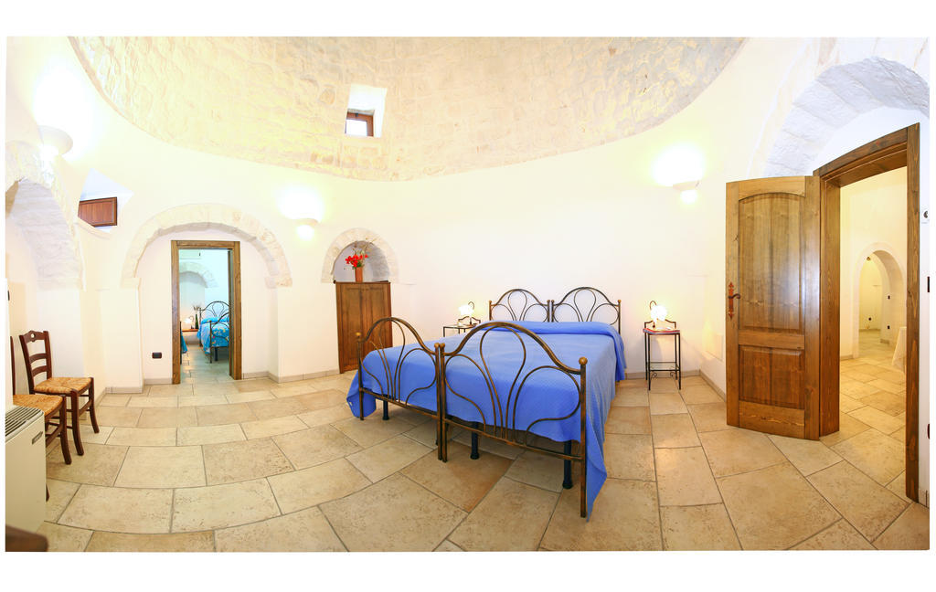 Trulli Convertini Локоротондо Стая снимка