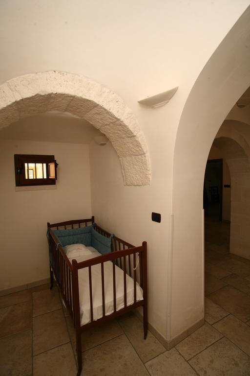 Trulli Convertini Локоротондо Стая снимка